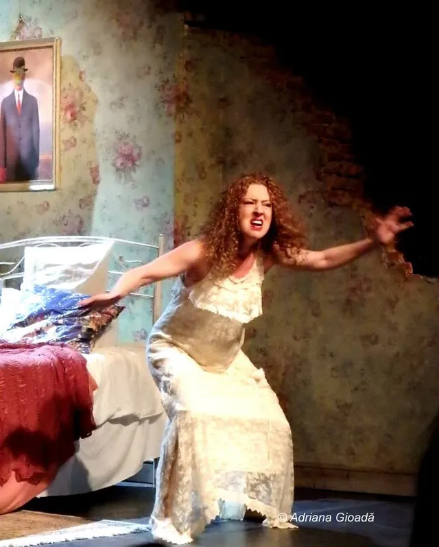 Marcela Motoc în "Peretele" Marcela Motoc în "Peretele"